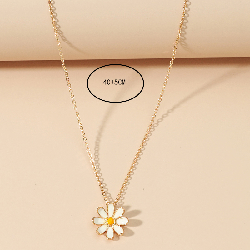 Cute Daisy Flower Necklace display picture 4