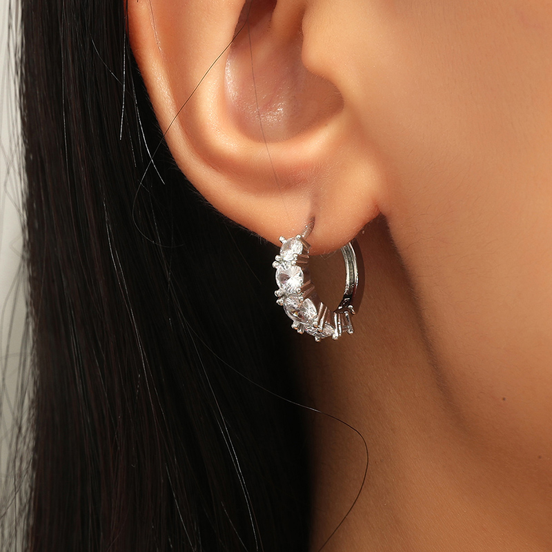 Copper Inlaid Zircon Elegant High-end Ear Ring display picture 5