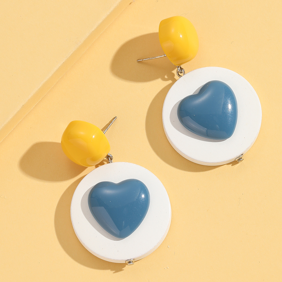 Fashion Simple Resin Heart-shaped Wooden Cute Resin Earrings display picture 2