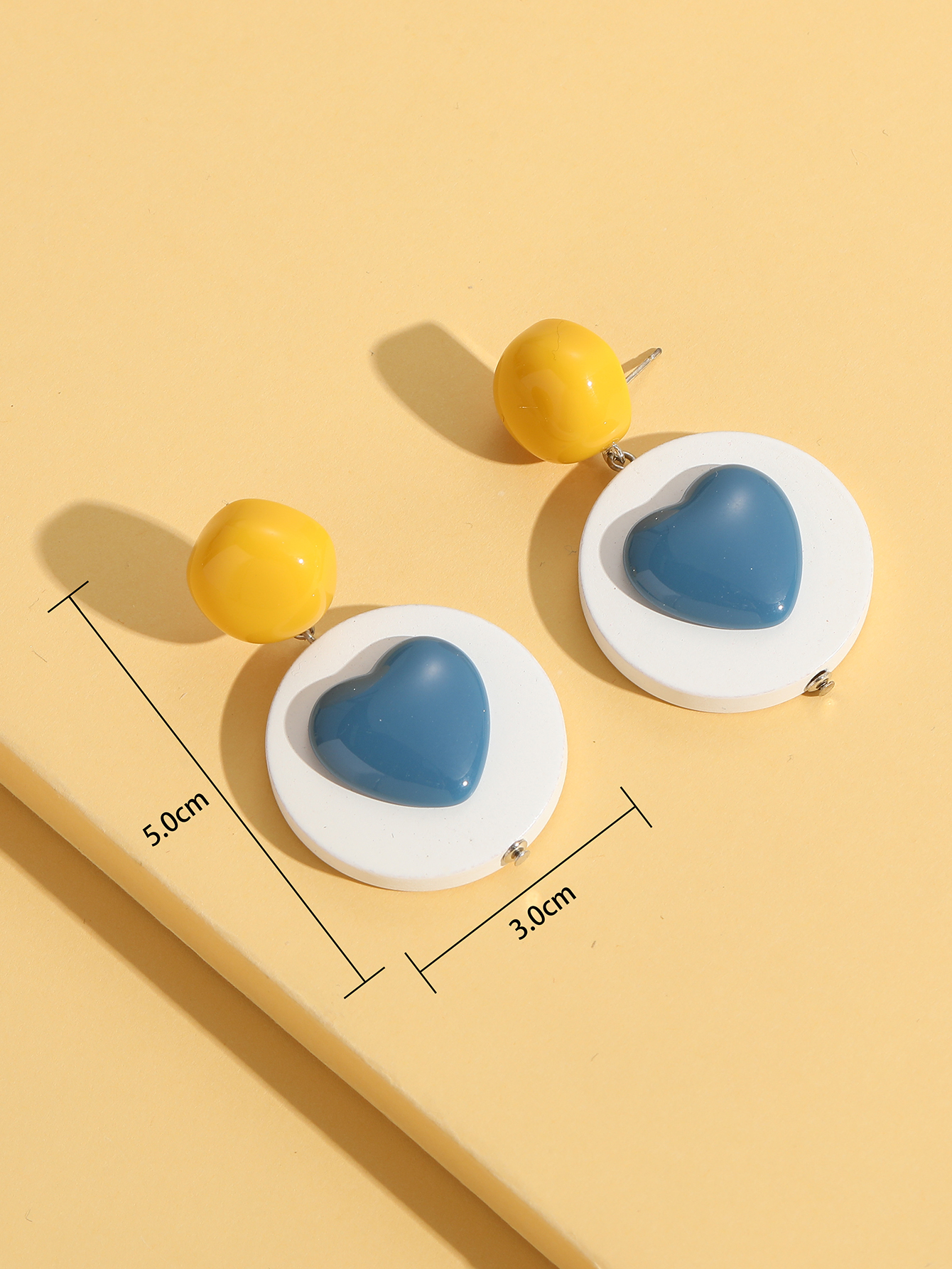 Fashion Simple Resin Heart-shaped Wooden Cute Resin Earrings display picture 3
