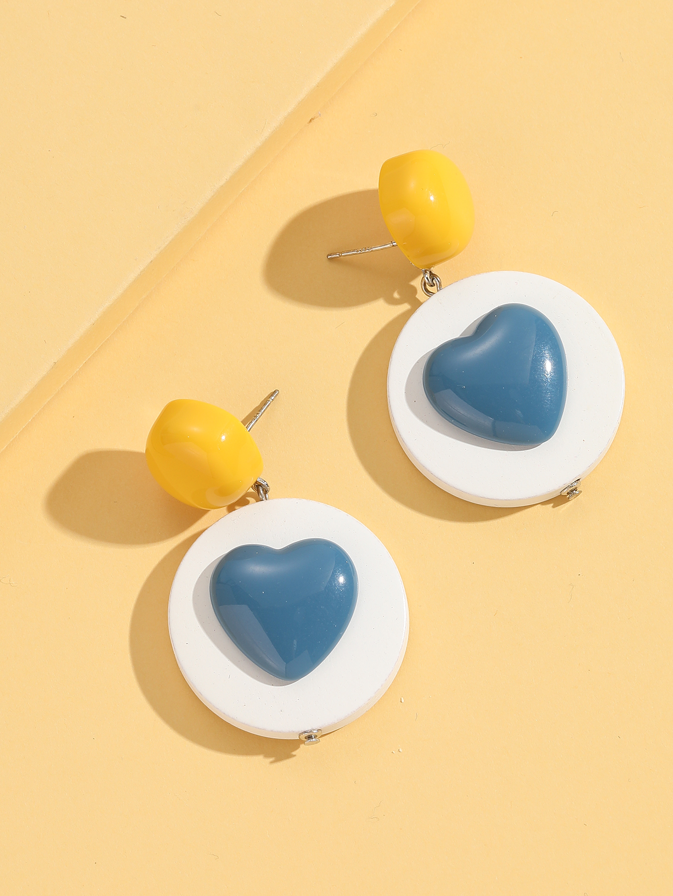 Fashion Simple Resin Heart-shaped Wooden Cute Resin Earrings display picture 4
