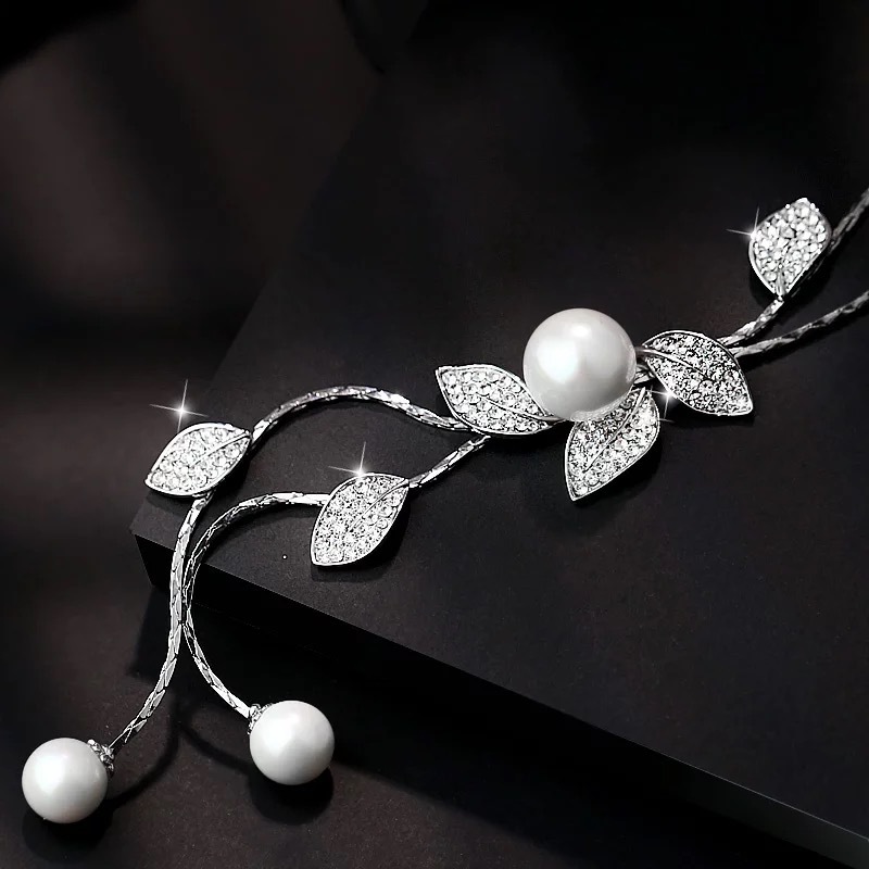 Moda Hoja Aleación Perlas Artificiales Diamante Artificial Mujeres Collar Largo display picture 3