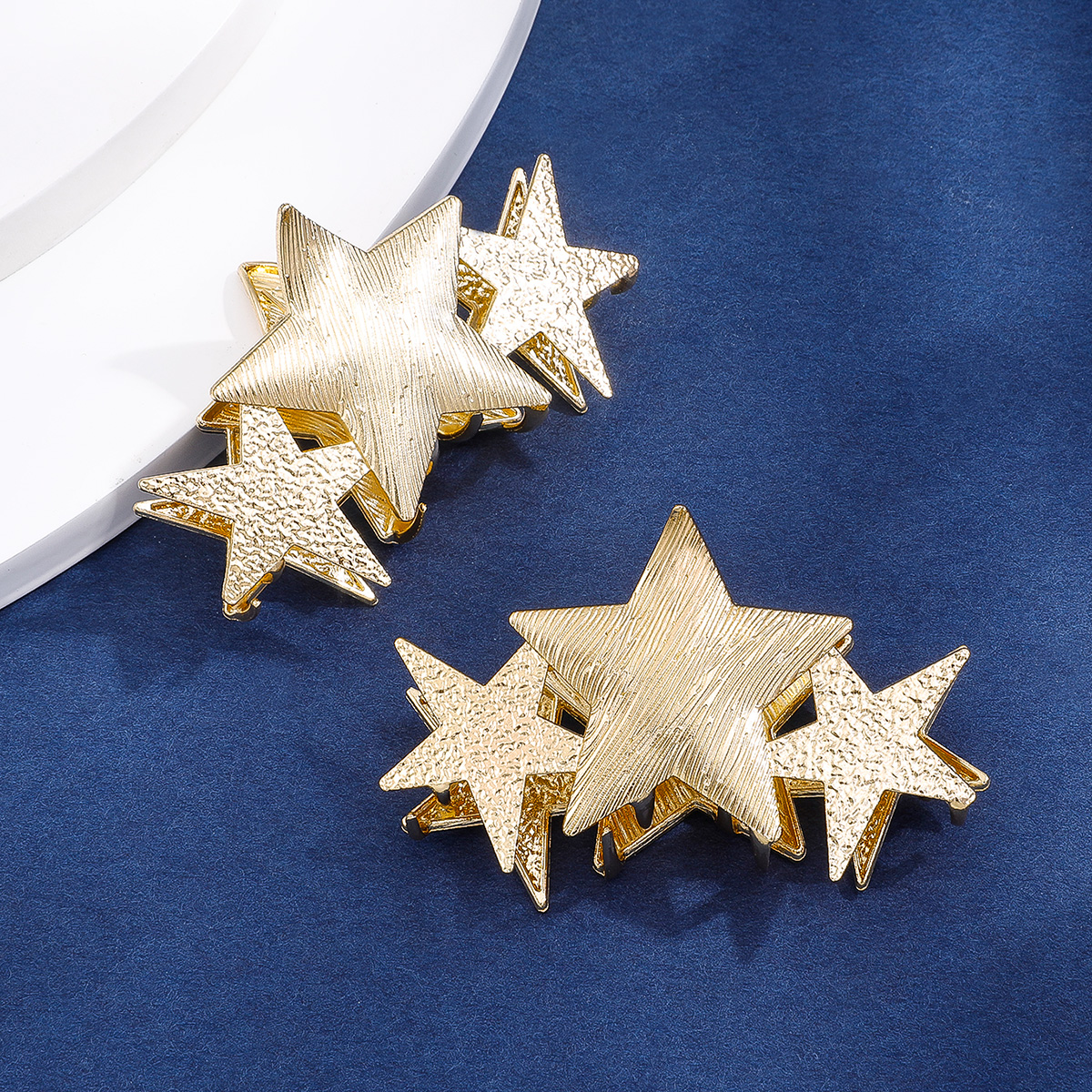2022 New Frosted Gold Xingx Hair Claw 2 Piece Set Korean Retro Ponytail And Updo Hair Accessories Alloy Shark Clip display picture 1