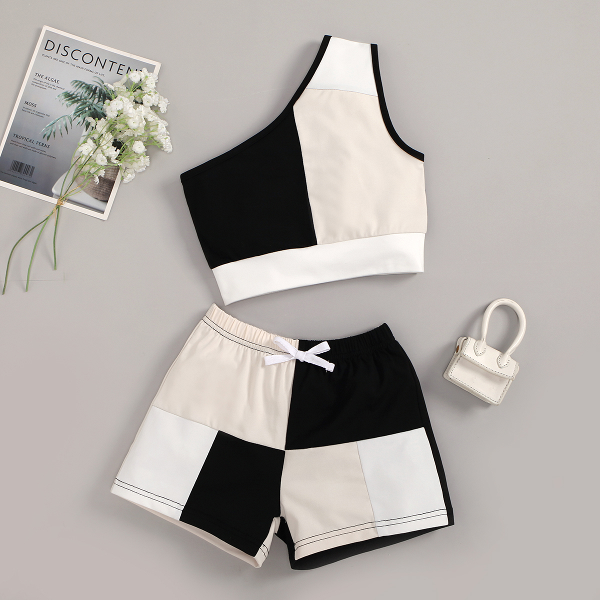 Summer Girls' Oblique Shoulder Tops Color Matching Shorts Children's  Suit display picture 1