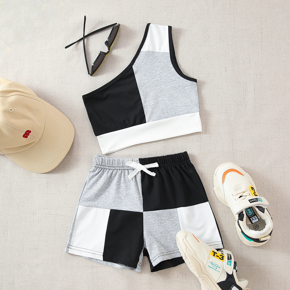 Summer Girls' Oblique Shoulder Tops Color Matching Shorts Children's  Suit display picture 2