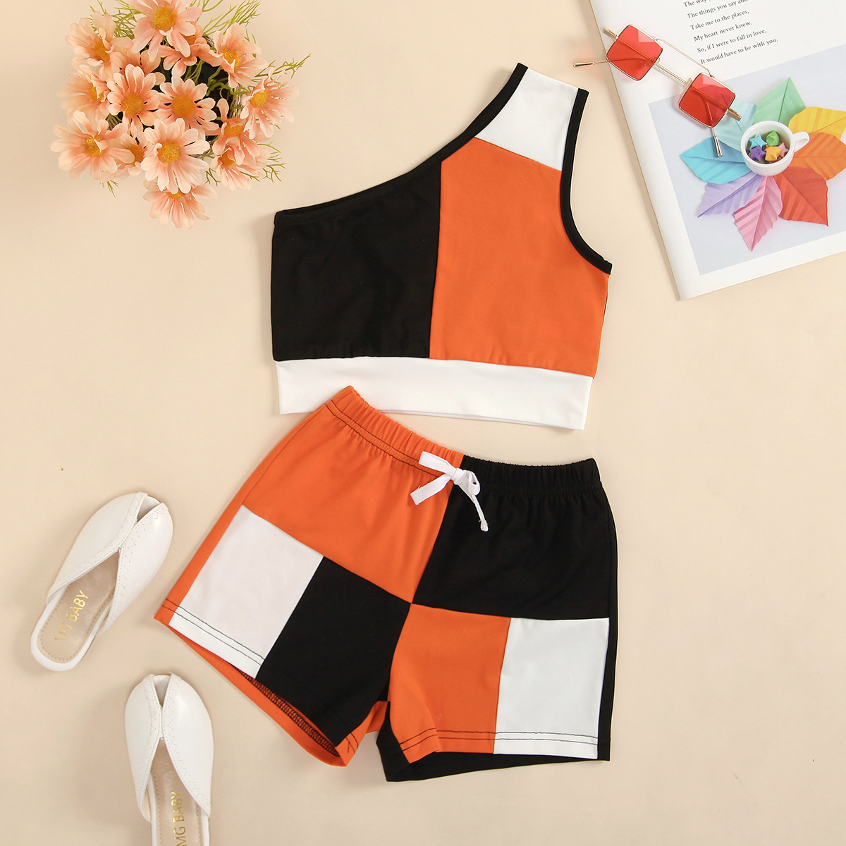 Summer Girls' Oblique Shoulder Tops Color Matching Shorts Children's  Suit display picture 4
