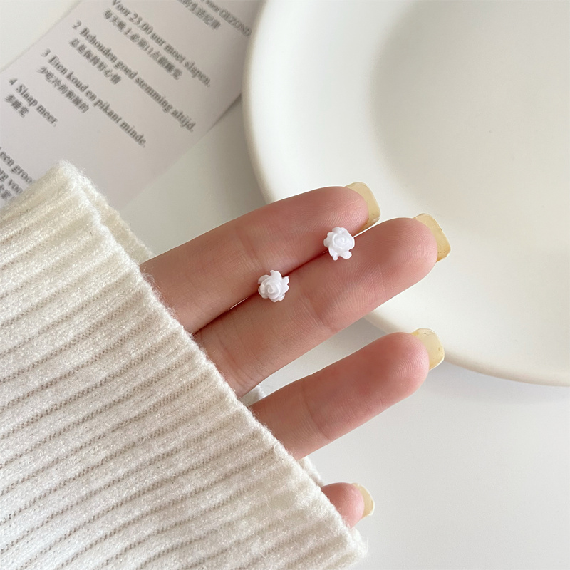 Fashion Heart-shaped Pearl Camellia Flower Set Alloy Stud Earrings display picture 6