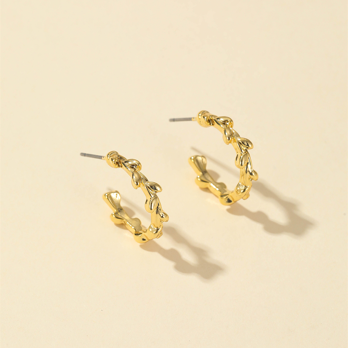 Fashion Gold-plated Copper Women's Simple Olive Leaf Earrings display picture 3