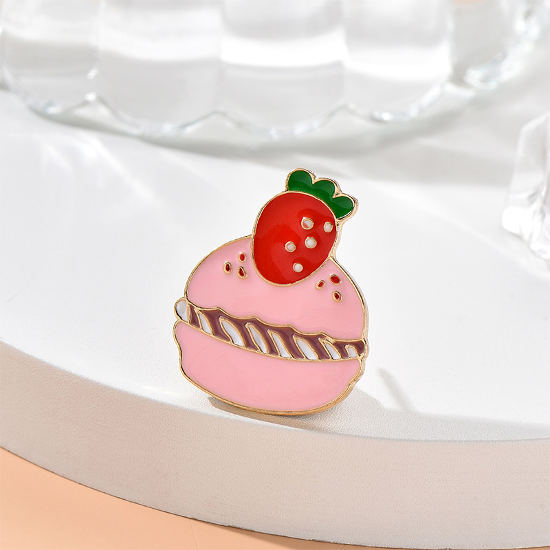 Neue Einfache Cartoon Erdbeer Kuchen Tropf Öl Brosche Simulation Lebensmittel Zubehör display picture 1