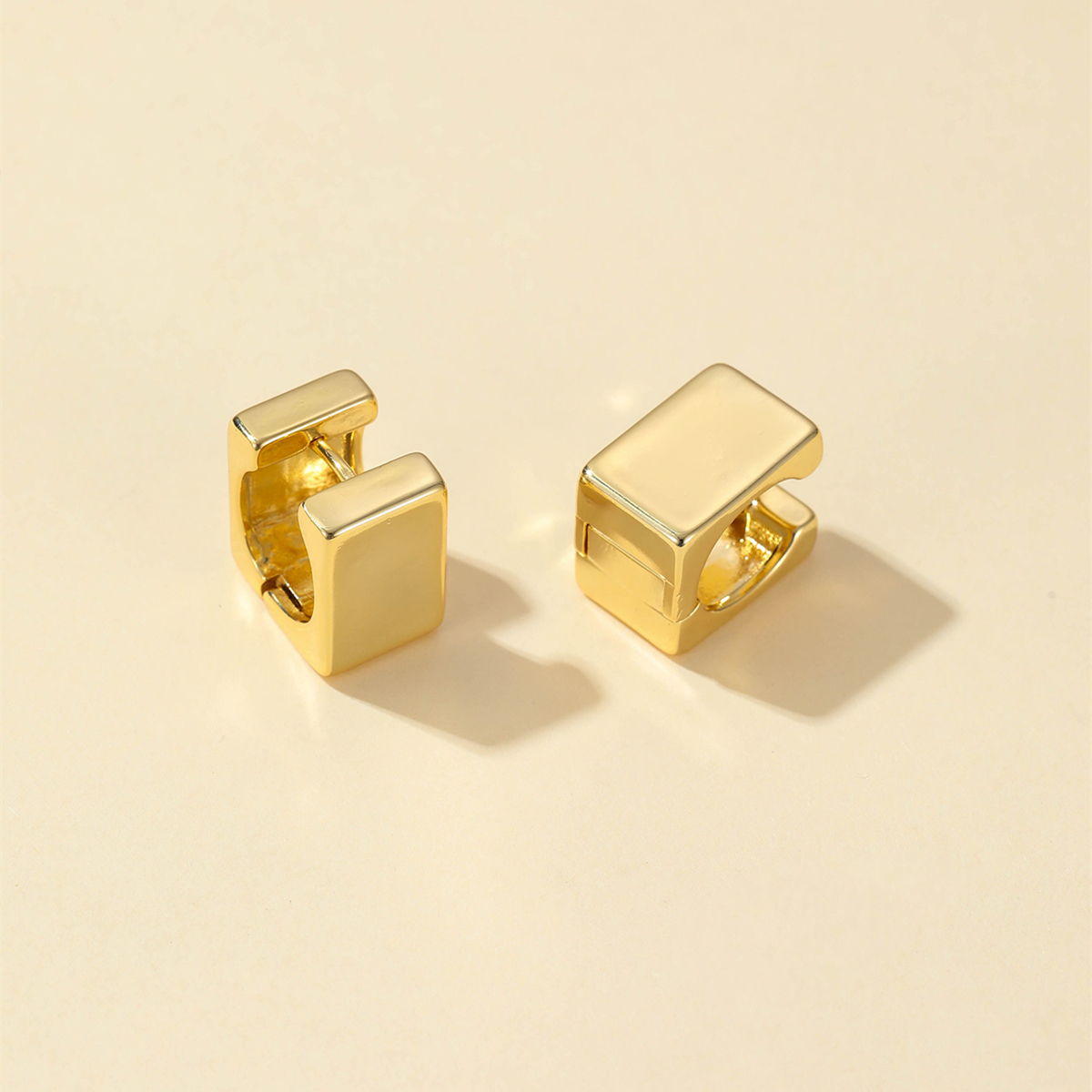 925 Silver Needle Special-interest Design Elegant Earrings Retro Square Cold Style Ear Clip display picture 2