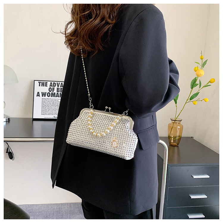 Popular Trendy Small Bags Women's Bag 2022 Spring/summer Stylish And Simple Personality Lightweight Shoulder Bag Messenger Bag Fashion display picture 2