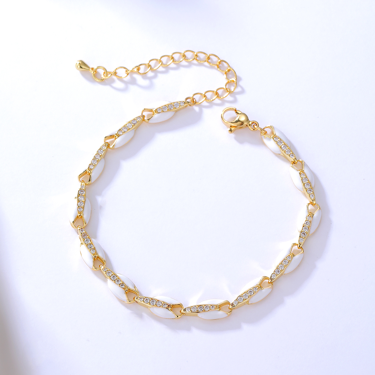 Simple Fashion Elegant Inlaid Zircon Exquisite Copper Plating 0.03 Μm Gold Bracelet display picture 2