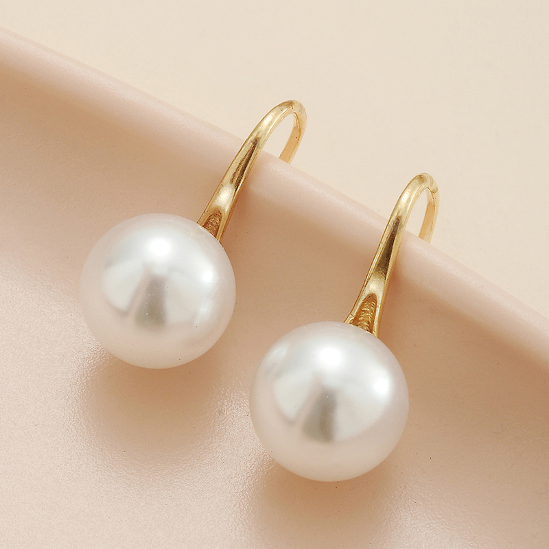 Einfache Mode Perle Ohr Haken Kupfer Perle-legierung Ohrringe display picture 1