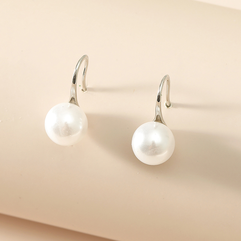 Einfache Mode Perle Ohr Haken Kupfer Perle-legierung Ohrringe display picture 4