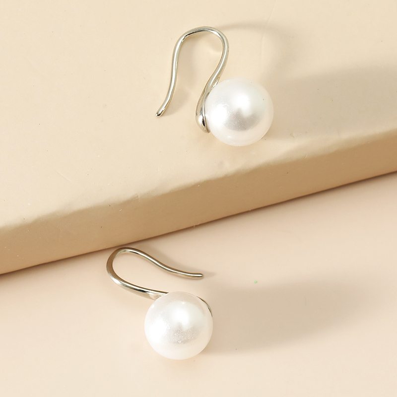 Einfache Mode Perle Ohr Haken Kupfer Perle-legierung Ohrringe display picture 5