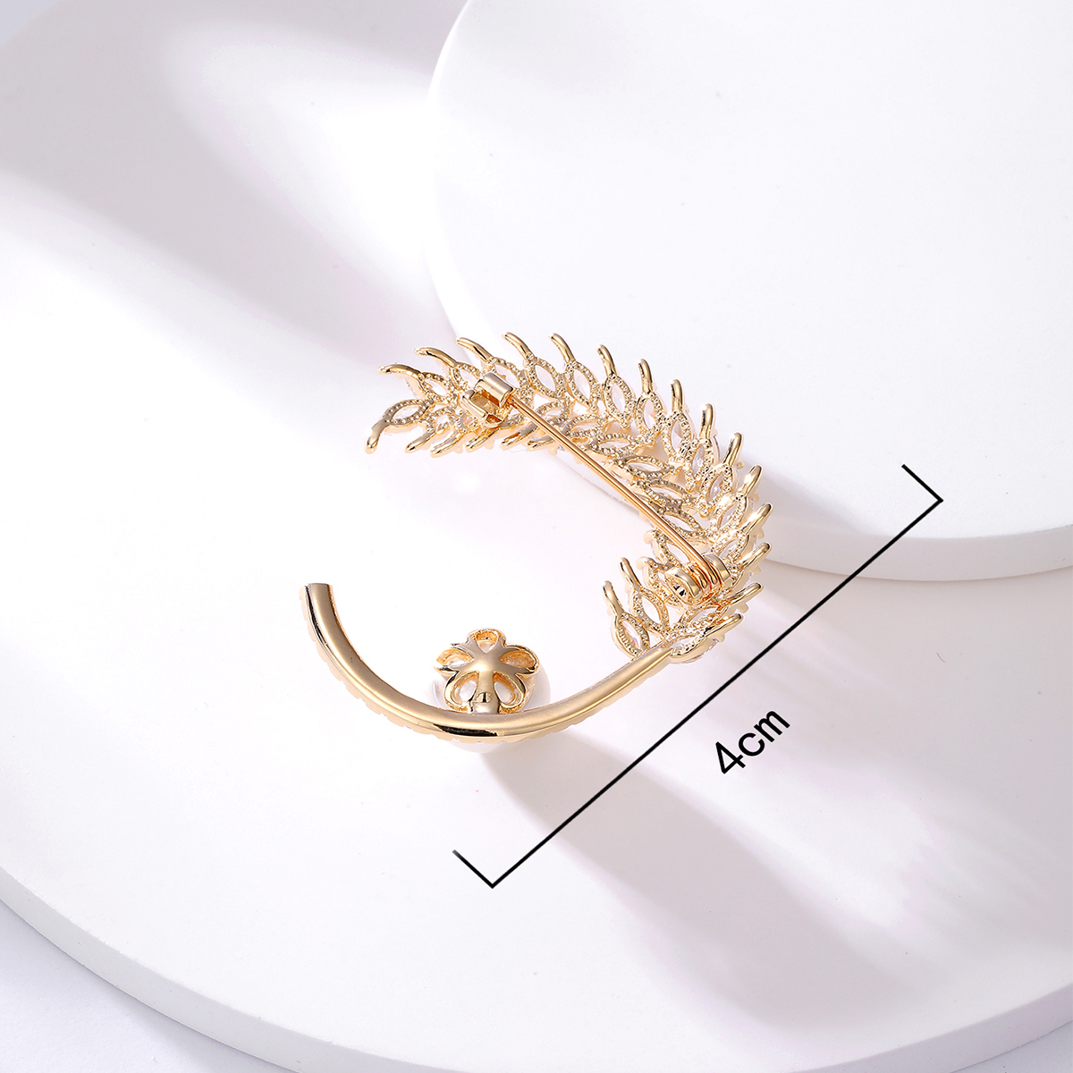 Broche De Perlas De Circón De Oro De 18k Chapado En Cobre Simple De Moda display picture 3