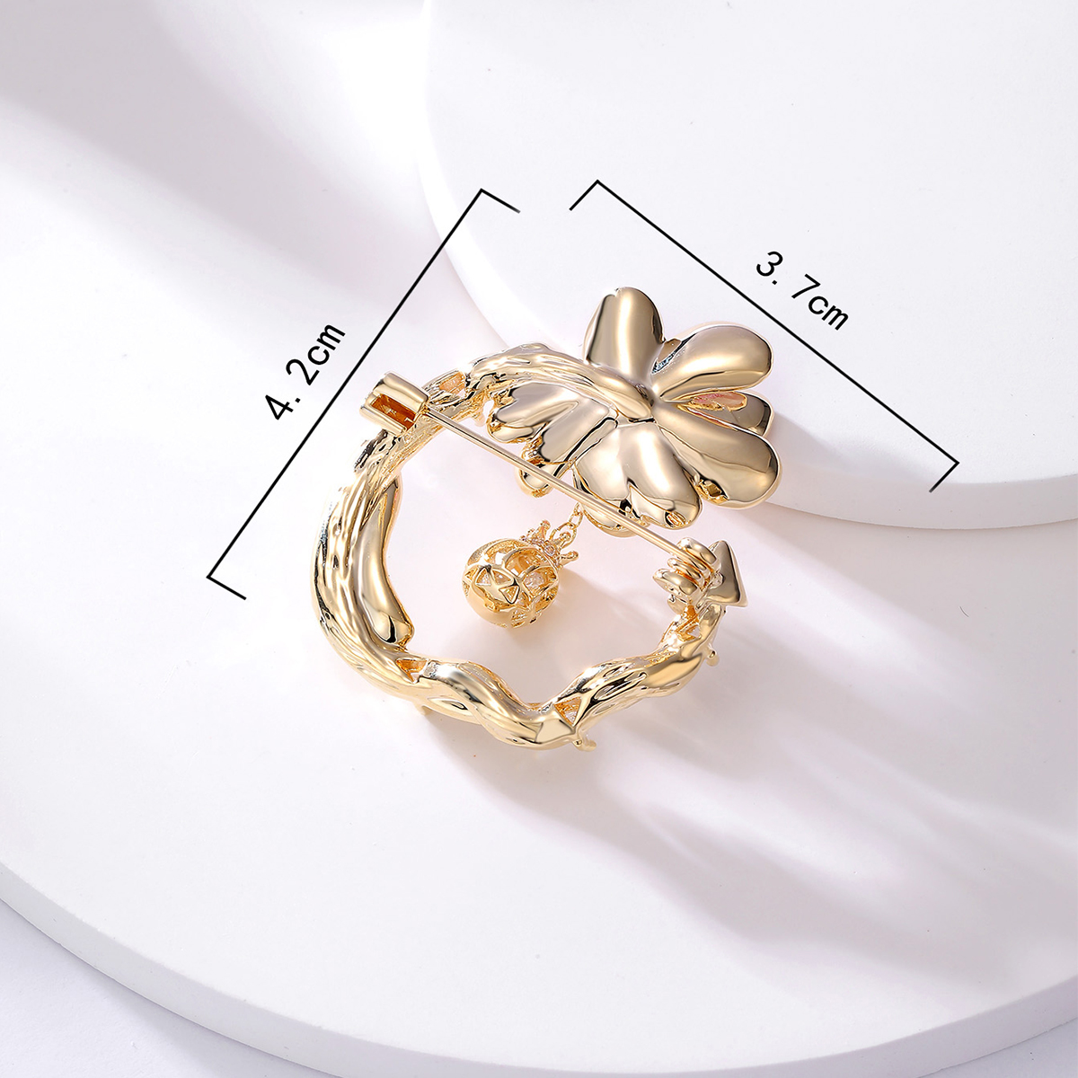 Moda Simple Compacto Cobre Chapado 18k Oro Zircon Flor Broche Accesorios display picture 3