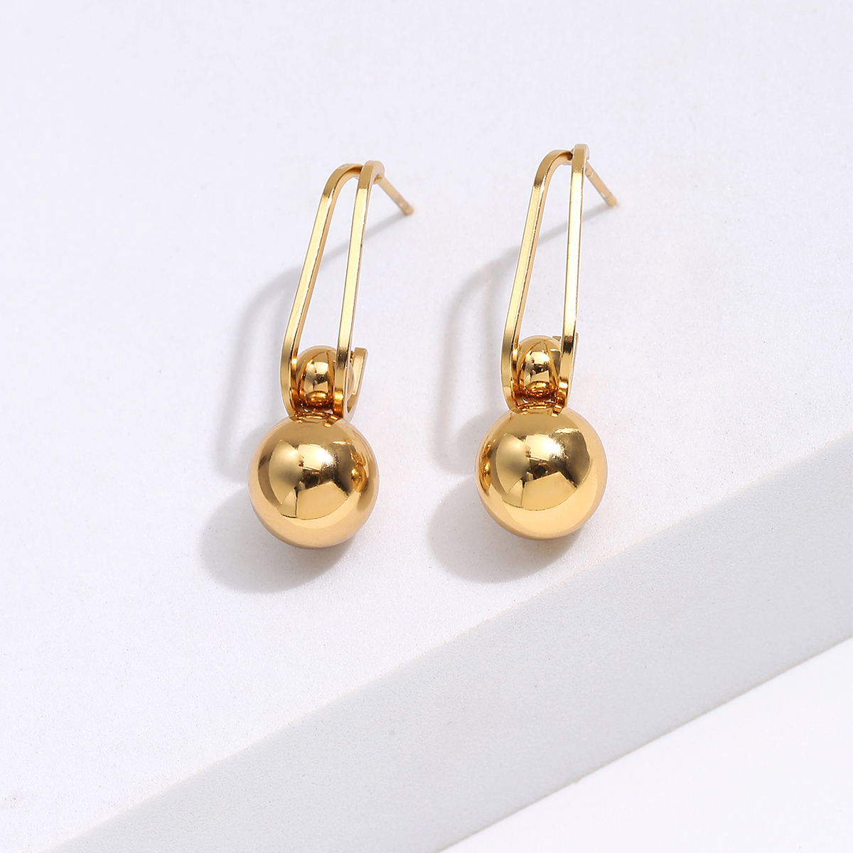 1 Piece Basic Lady Round Plating 201 Stainless Steel 18K Gold Plated Earrings display picture 1