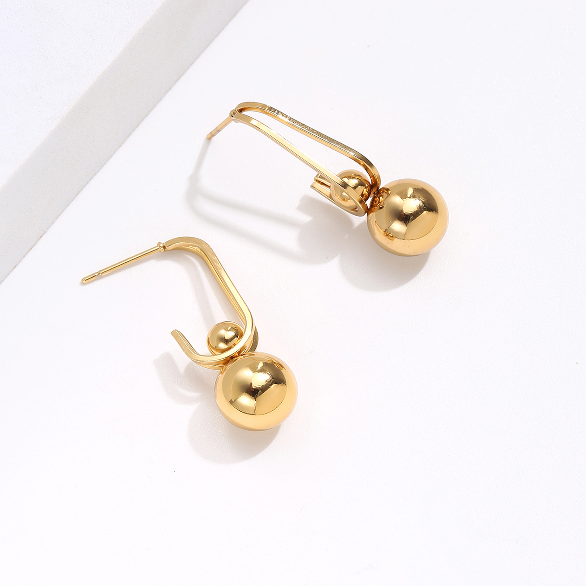 1 Piece Basic Lady Round Plating 201 Stainless Steel 18K Gold Plated Earrings display picture 2