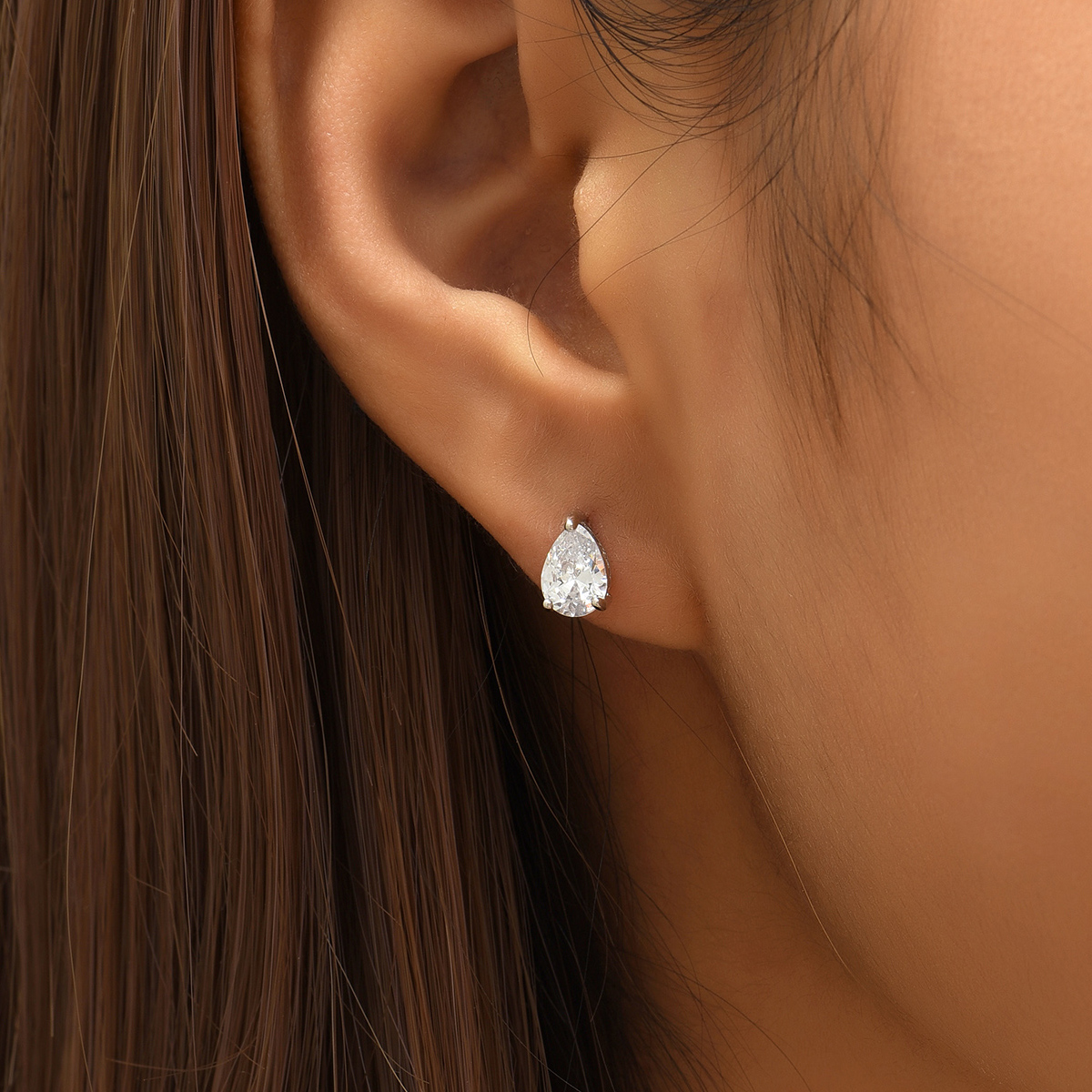 New Fashion Small Simple Copper Electroplated 18k Zircon Ear Studs display picture 1