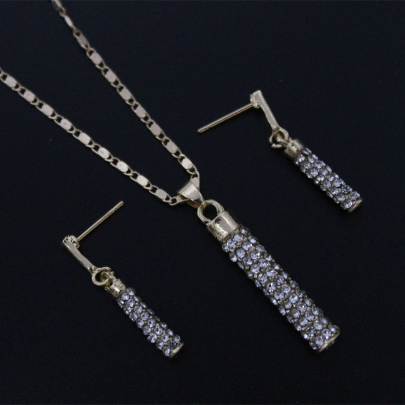 Conjunto De Pendientes Y Collar Cilíndricos Con Incrustaciones De Diamantes A La Moda display picture 6
