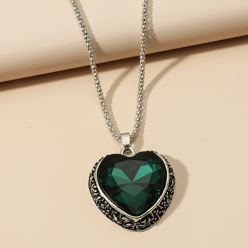 Simple Heart-shaped Rhinestone Pendant Multi-color Pendant Necklace display picture 6