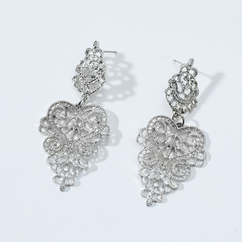 Fashion Wholesale Hollow Heart Shaped Pendant Carved Alloy Earrings display picture 3