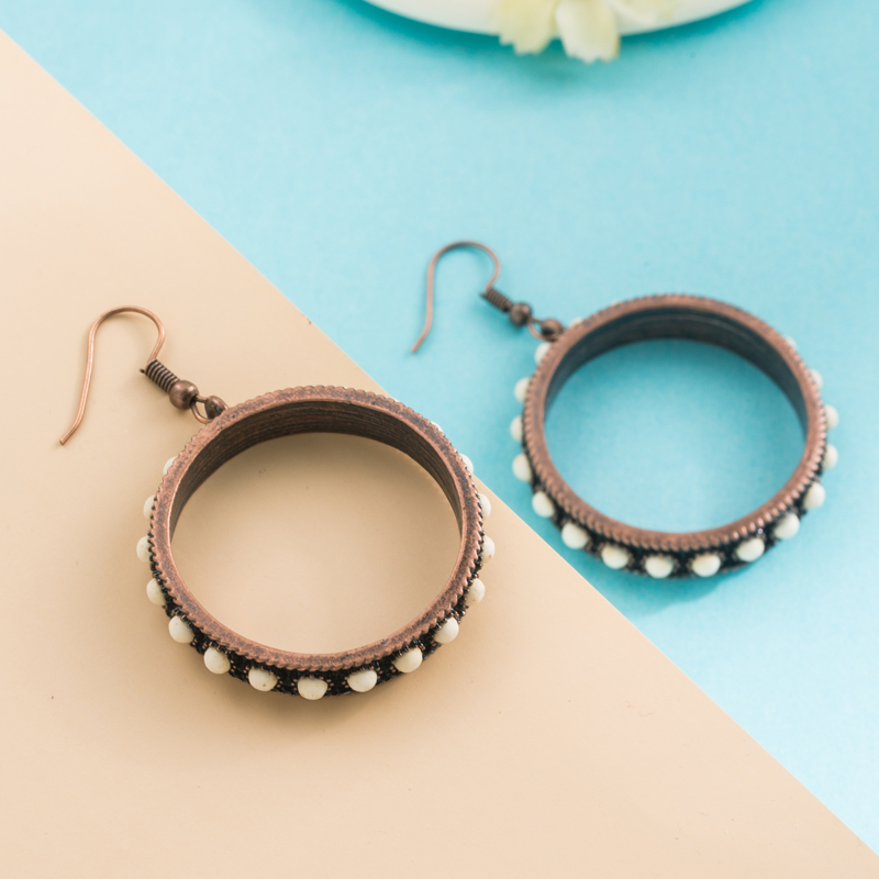 Simple Style Round Inlaid Turquoise Pendant Earrings display picture 5