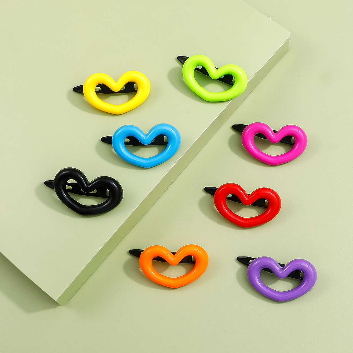 New Style Children's Acrylic Candy Color Heart-shaped Side Clip Cute Hairpin Set display picture 2