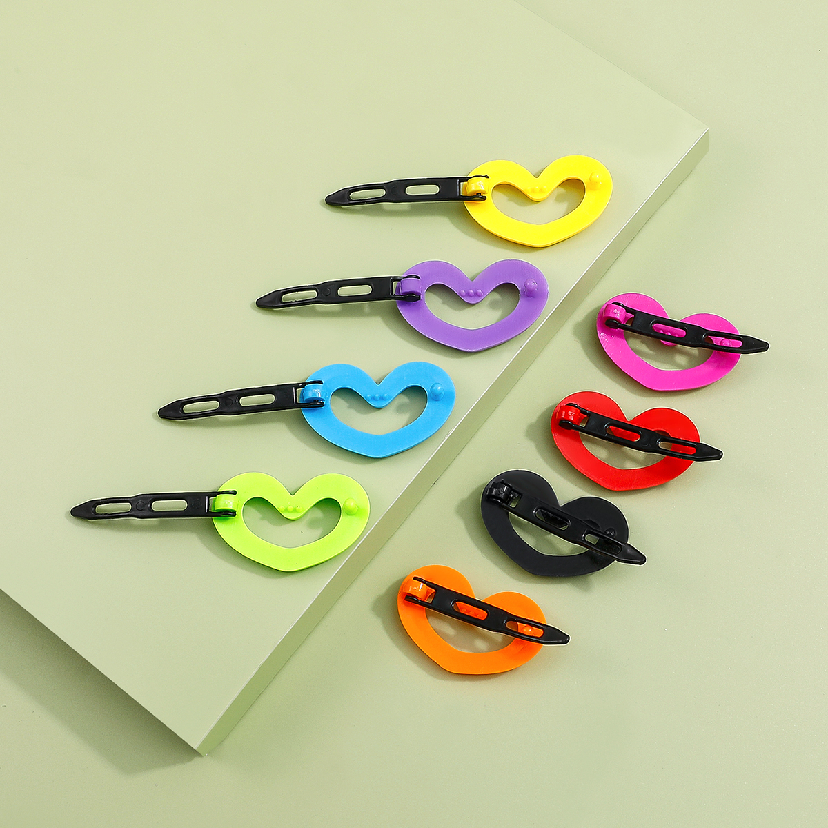 New Style Children's Acrylic Candy Color Heart-shaped Side Clip Cute Hairpin Set display picture 3
