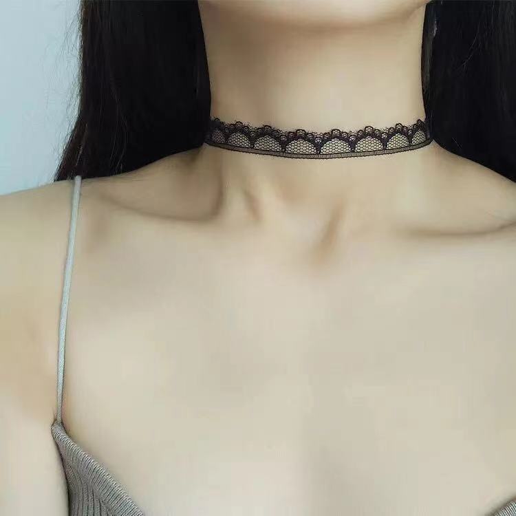 New Simple Style Black Lace Fabric Short Choker display picture 1
