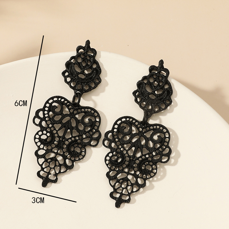 Mode Noir Boucles D'oreilles Creux Sculpté Pendentif Boucles D'oreilles display picture 4