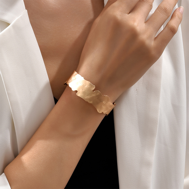 Neue Nachahmung Gold Folie Unregelmäßigen Einstellbare Öffnen Armband display picture 2