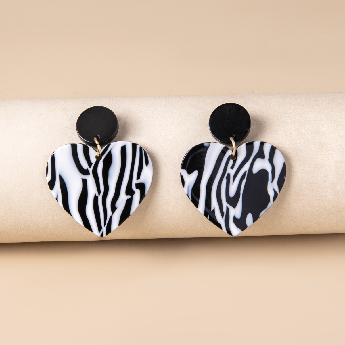 Simple Style Cow Pattern Checkered Printing Arylic Acrylic Ear Studs display picture 1