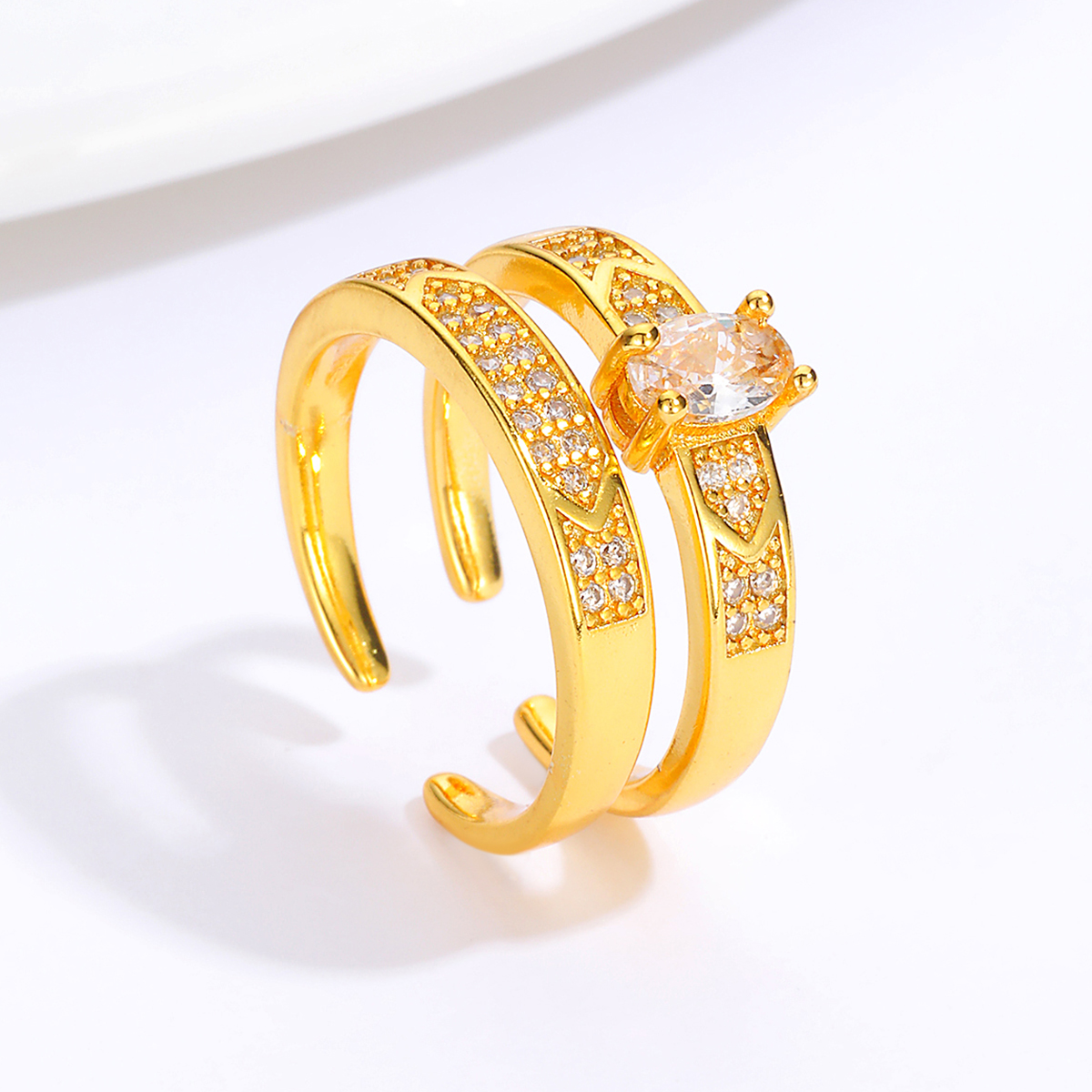 Einfache Mode Kupfer Galvani 18k Gold Zirkon Geometrische Ring Offenen Ring display picture 2