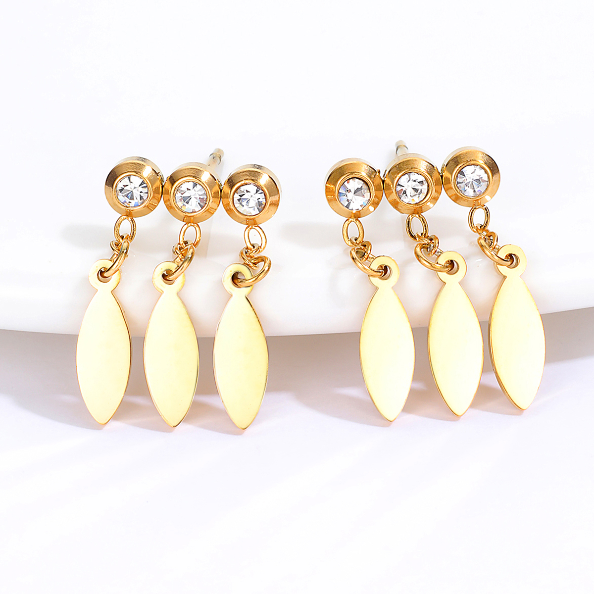 Fashion Simple Copper Electroplated 18k Gold Zircon Sequins Charm Earrings display picture 1