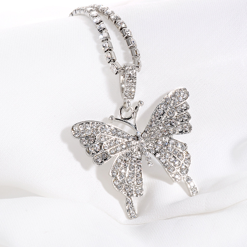 Fashion Simple Inlaid Rhinestone Butterfly Pendant Alloy Necklace display picture 2