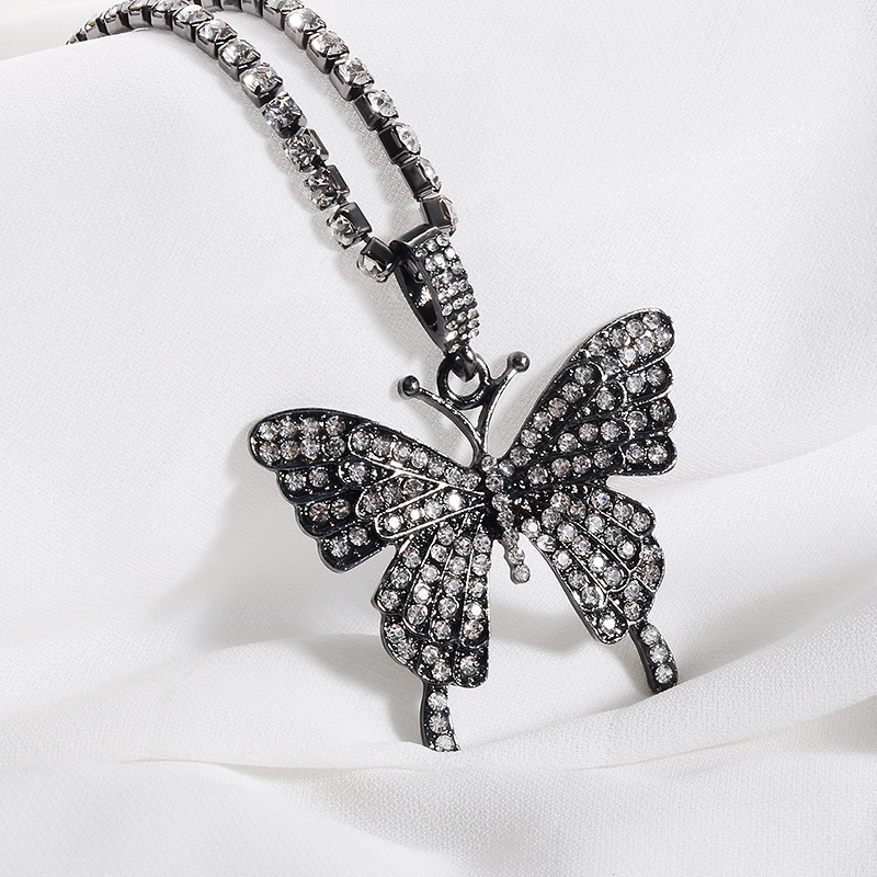 Fashion Simple Inlaid Rhinestone Butterfly Pendant Alloy Necklace display picture 4