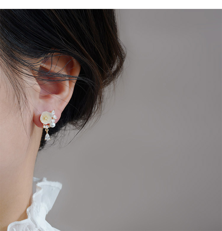 Fashion Simple Earrings Water Drop Diamond Flower Earrings display picture 4