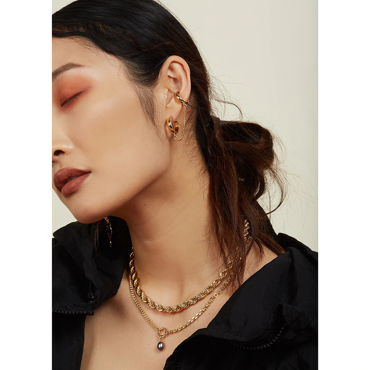 Collar De Acero Inoxidable Chapado En Oro De 18k Con Colgante De Perlas Negras De Moda display picture 2