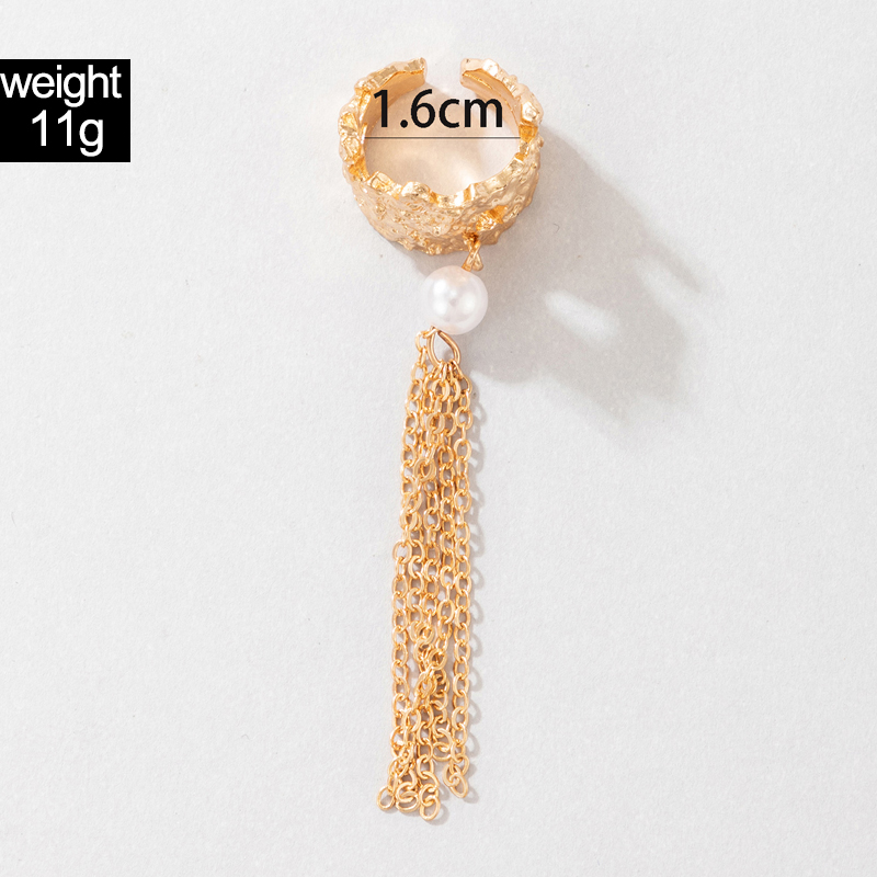 European And American Fashion Socialite Ring Simple And Irregular Gold Geometric Pearl Chain Tassel Ring display picture 1