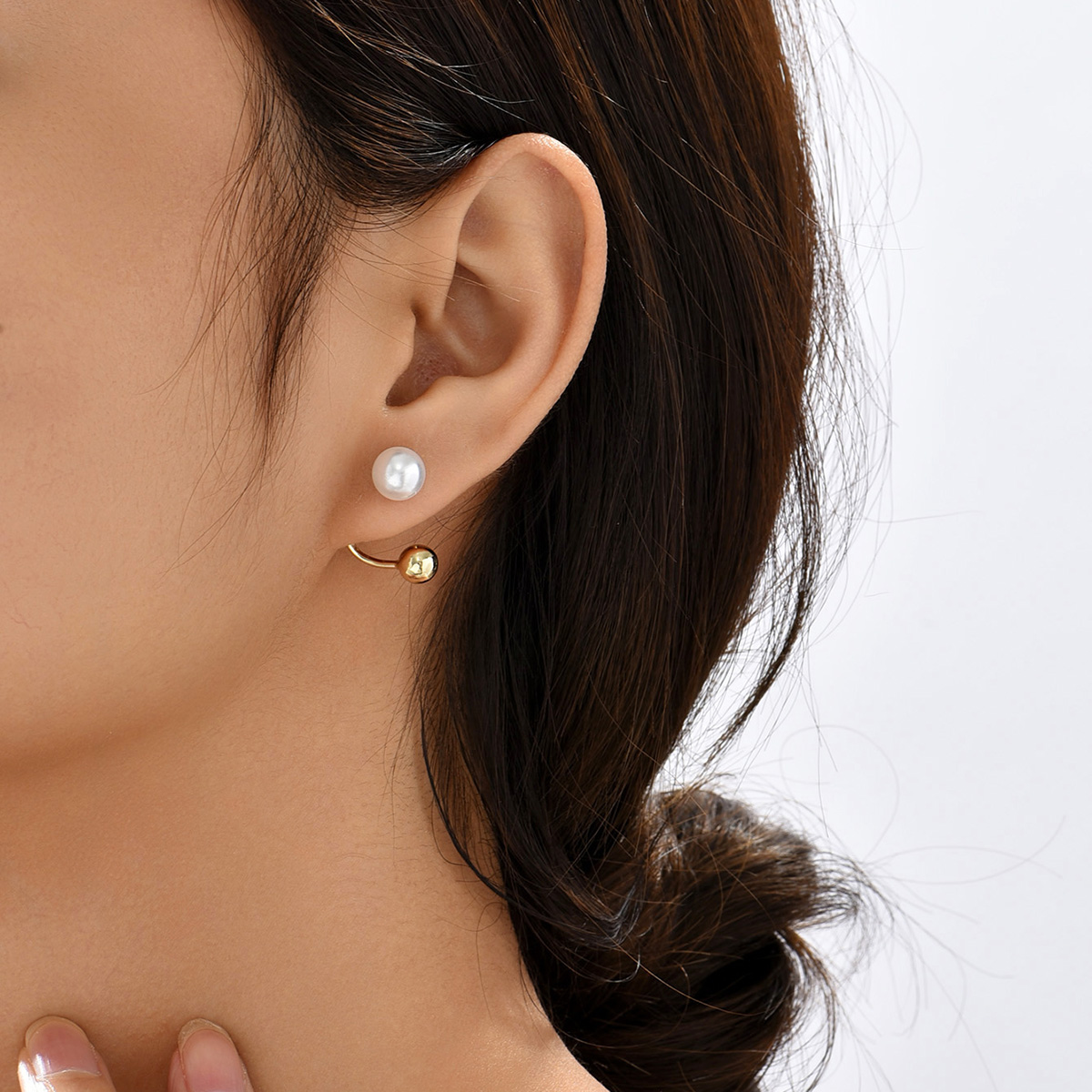 Fashion U-shaped Pearl Cute Ball Three-dimensional Earrings Women display picture 2