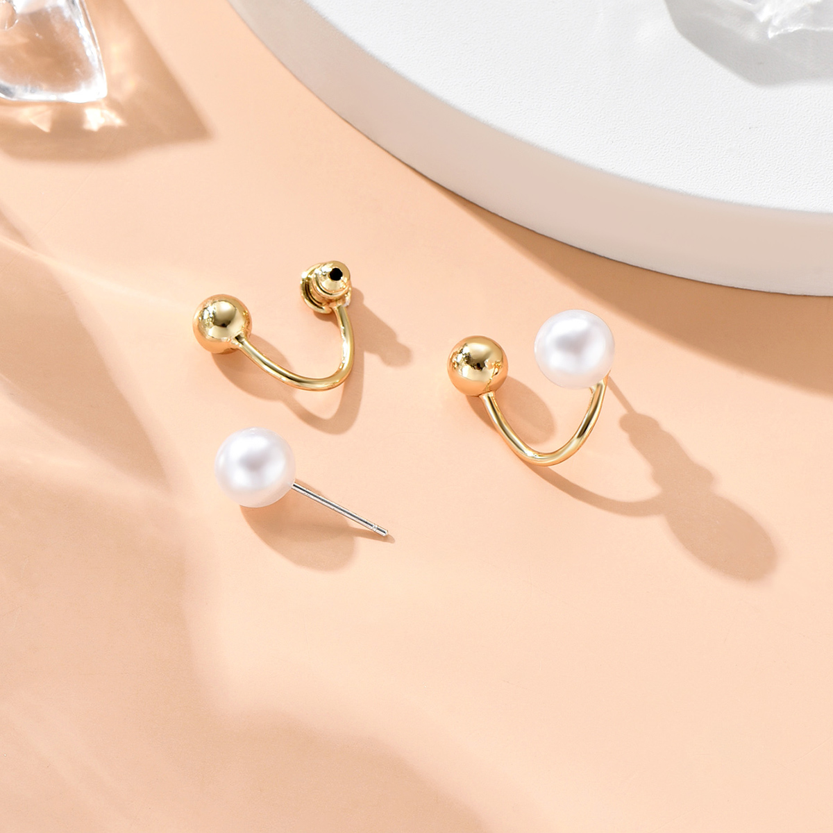 Fashion U-shaped Pearl Cute Ball Three-dimensional Earrings Women display picture 3