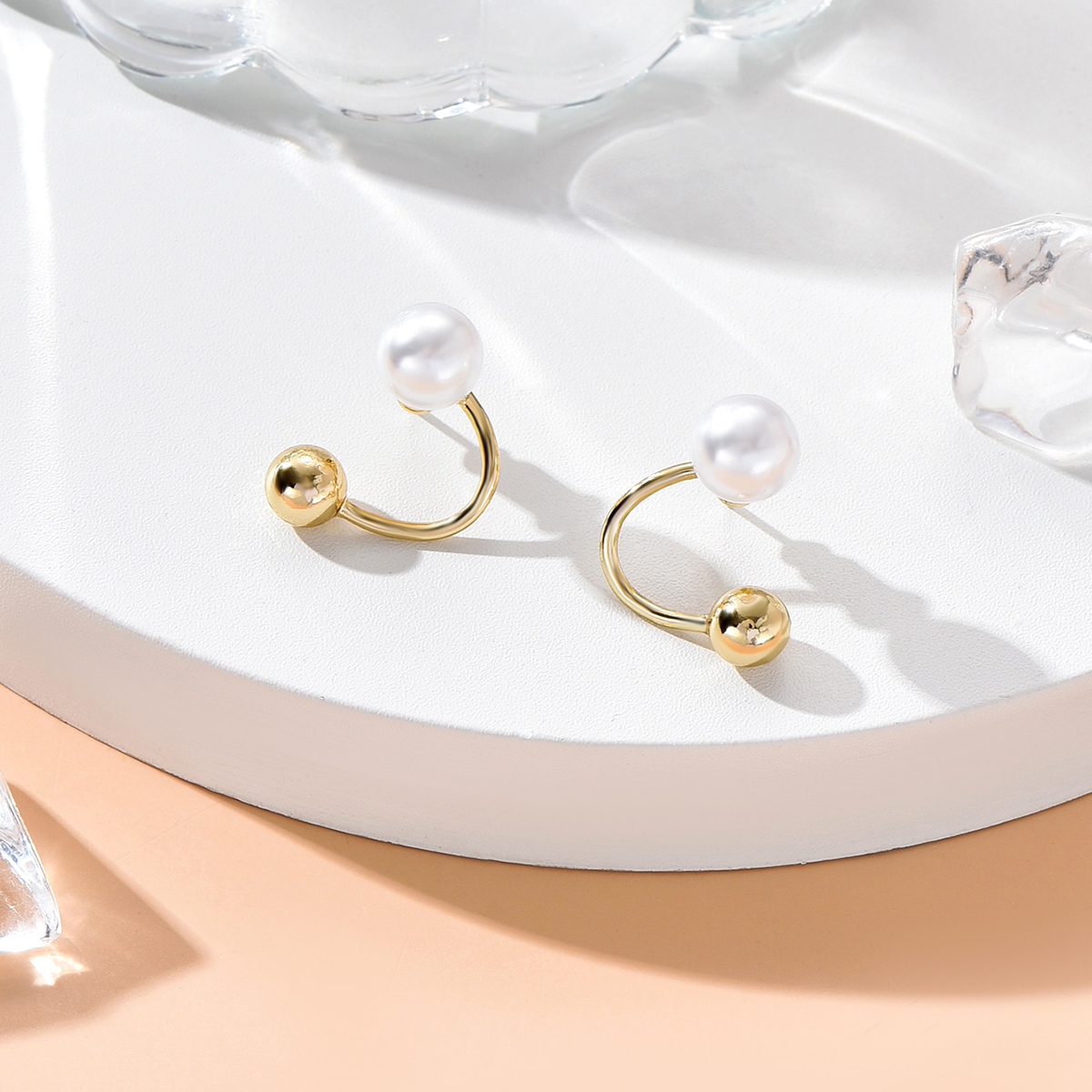 Fashion U-shaped Pearl Cute Ball Three-dimensional Earrings Women display picture 4