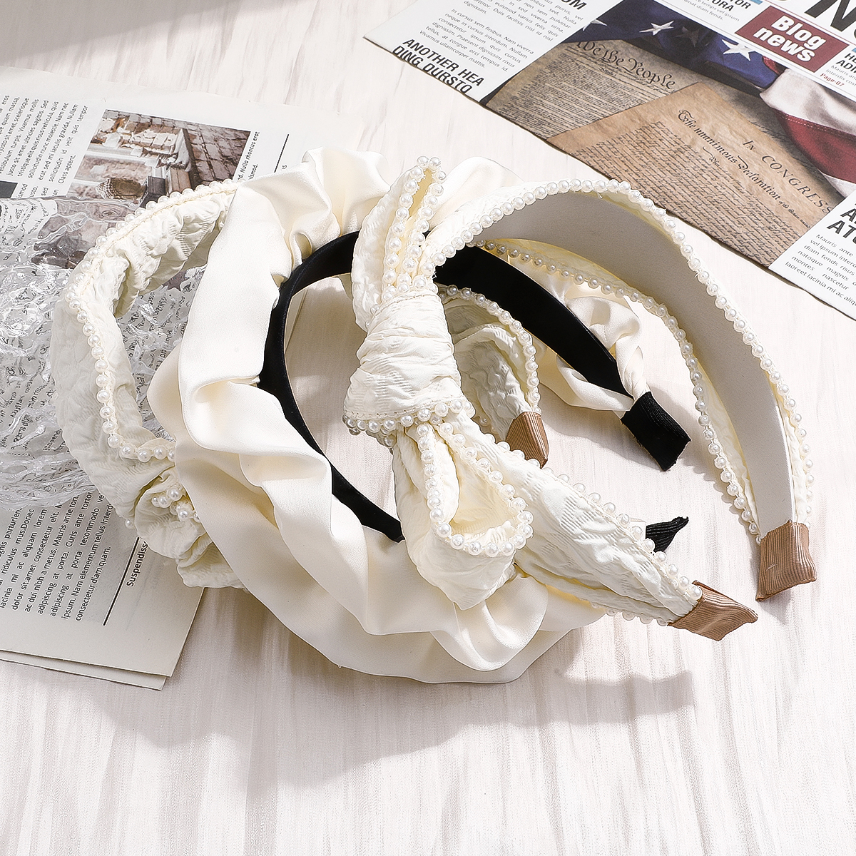 2022 New Summer Fashion White Pearl Decorated Wide-edged Headband Female display picture 1
