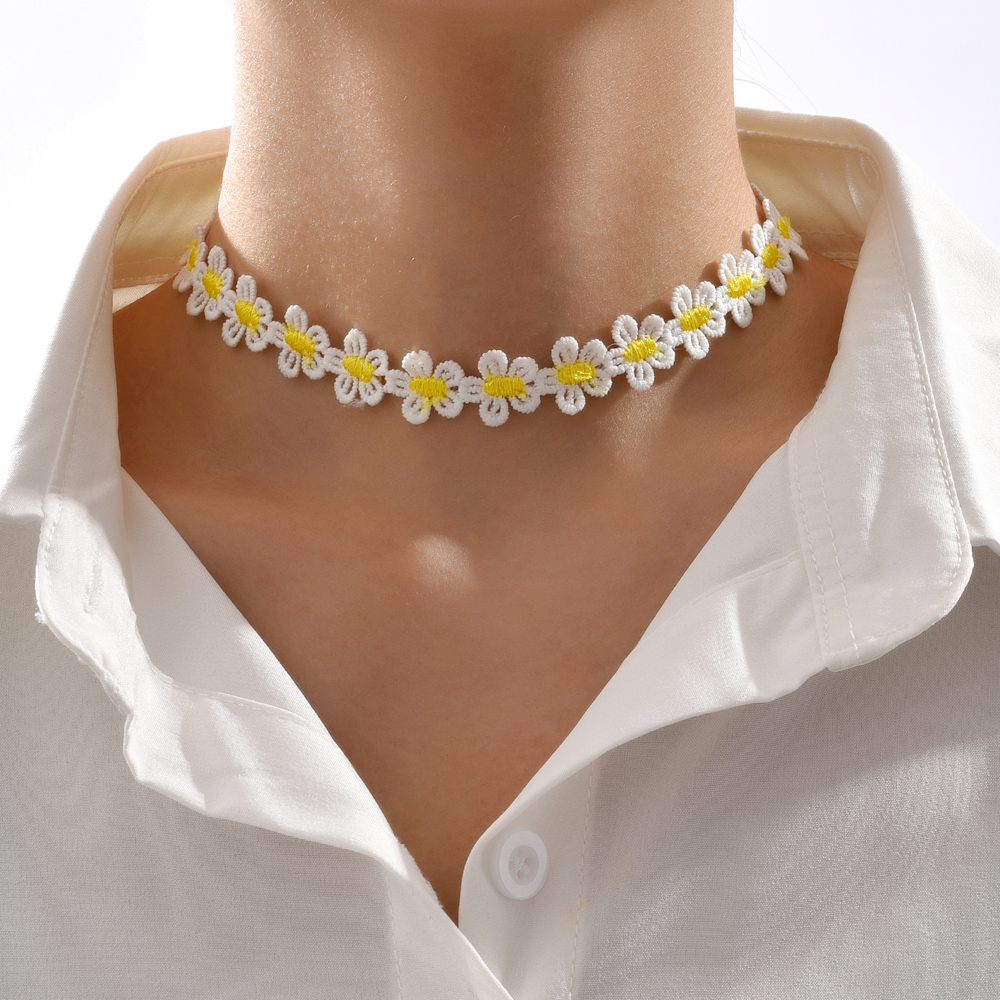 New Fashion Yellow Little Daisy Lace Choker Flower Necklace Wholesale display picture 1