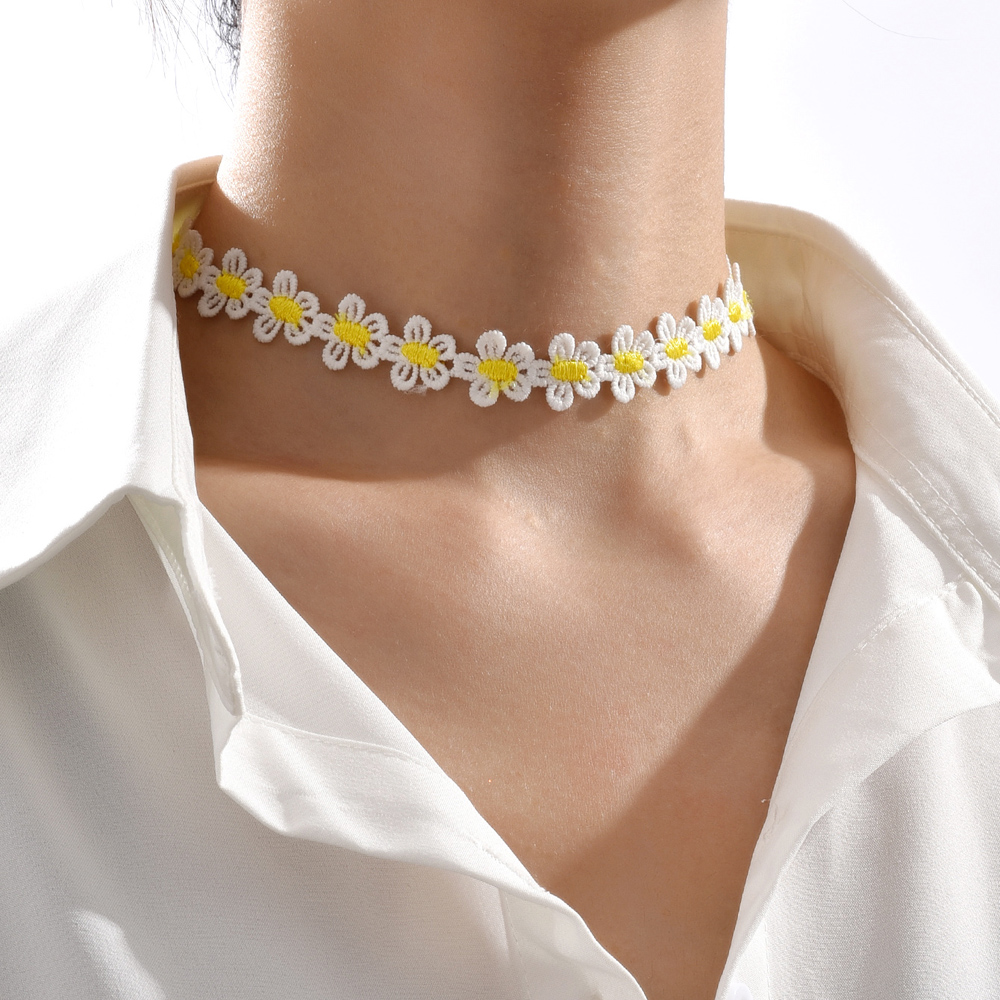 New Fashion Yellow Little Daisy Lace Choker Flower Necklace Wholesale display picture 2