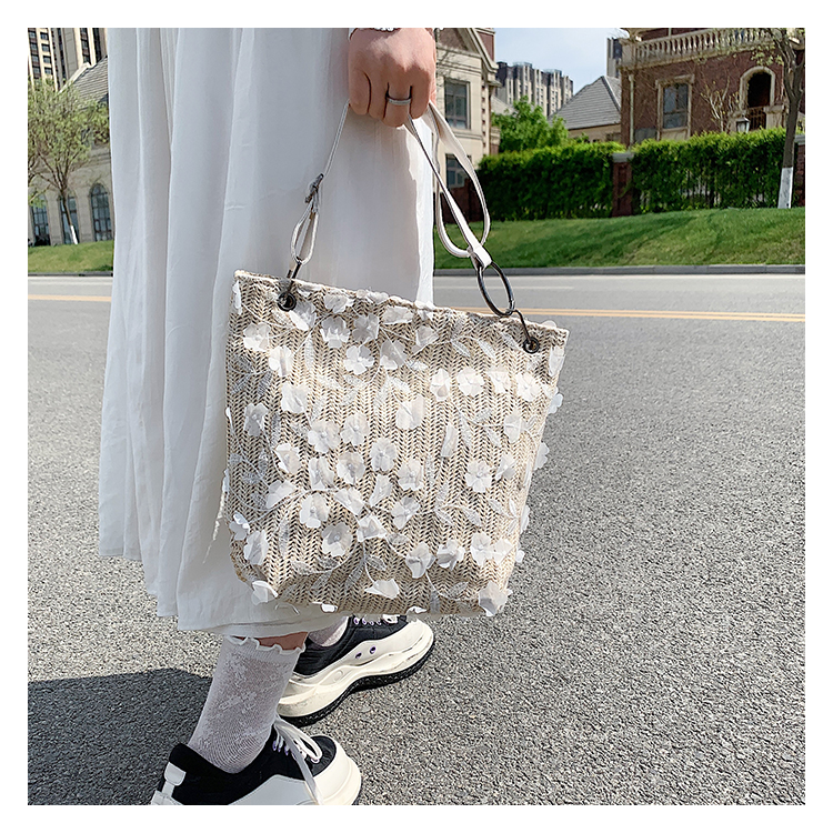 Fashion Lace Shoulder Women's Summer New Large Capacity Woven Tote Bag display picture 12