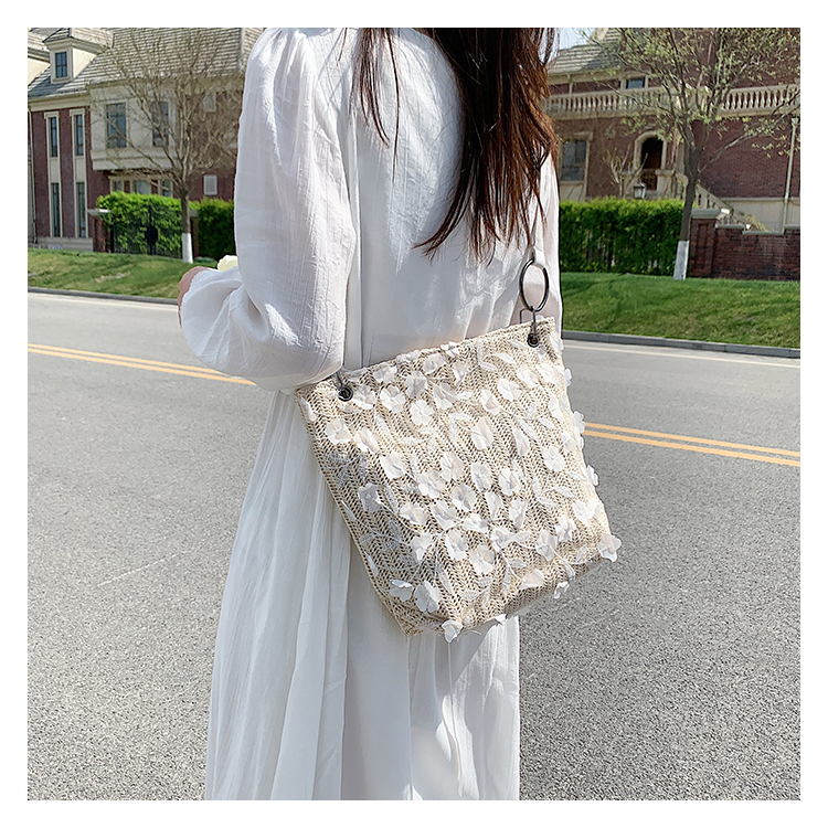 Fashion Lace Shoulder Women's Summer New Large Capacity Woven Tote Bag display picture 14