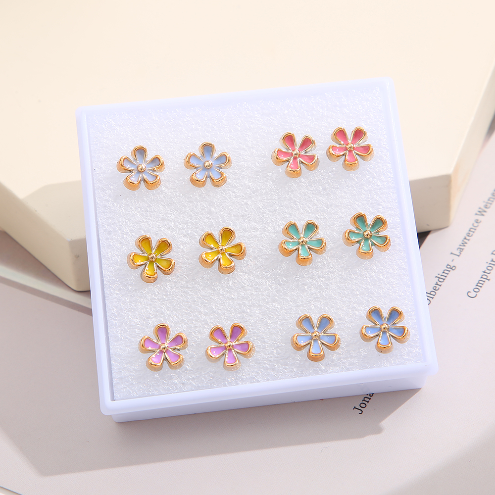 Frauen Einfache Kreative Candy-farbe Kleine Blume Kombination Legierung Ohrringe Set display picture 4